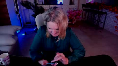 Snapshot of mariemlui chatting on 11/04/25, 12:26 mariemlui online show from 11/04/25, 12:26