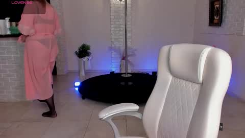 Snapshot of mariemlui chatting on 11/17/25, 04:35 mariemlui online show from 11/17/25, 04:35