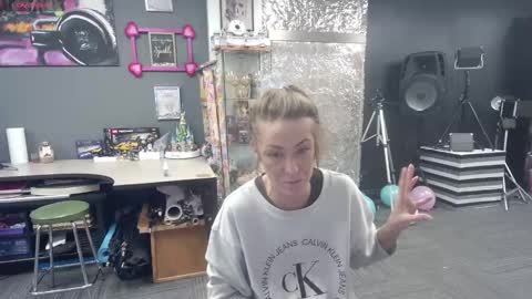 Snapshot of mariewaters chatting on 01/02/25, 11:38 Marie Ann Waters online show from 01/02/25, 11:38