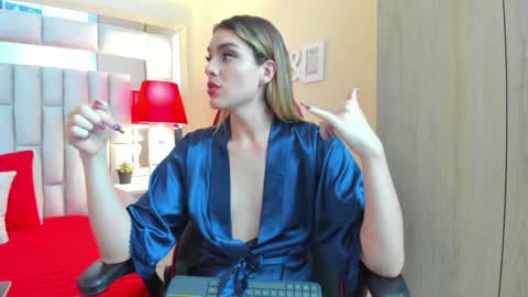 Snapshot of mariiahneedles chatting on 01/08/25, 12:38 mariiahneedles online show from 01/08/25, 12:38