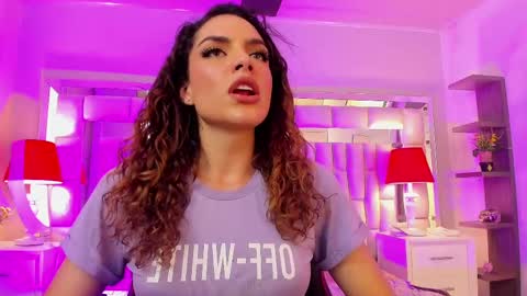 mariiahneedles online show from 10/21/25, 11:49