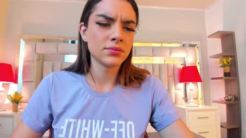 mariiahneedles online show from 11/17/25, 10:04