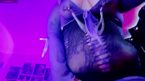 Snapshot of mariiana_velezz chatting on 10/17/25, 09:39 mariiana_velezz online show from 10/17/25, 09:39