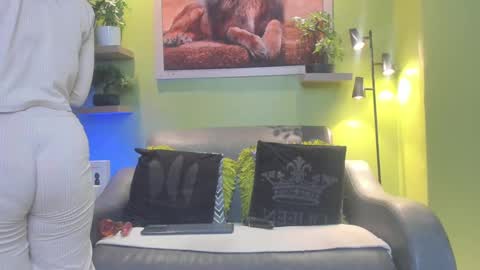 Snapshot of marilin_llady chatting on 09/15/25, 10:37 marilin_llady online show from 09/15/25, 10:37