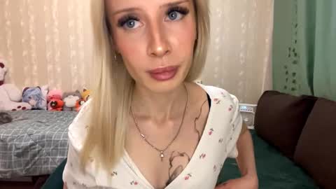 Snapshot of mariluhannemann chatting on 10/02/25, 12:23 Amelia online show from 10/02/25, 12:23
