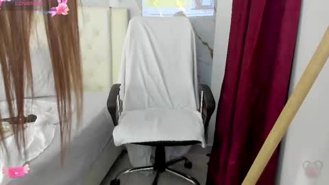 Snapshot of marilyn_allen chatting on 02/25/25, 01:52 Marilyn online show from 02/25/25, 01:52