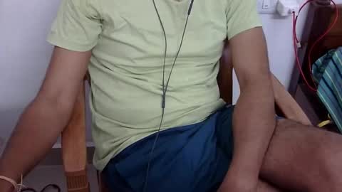 Snapshot of marinavine chatting on 02/01/25, 01:30 The SHY UncutBoy online show from 02/01/25, 01:30