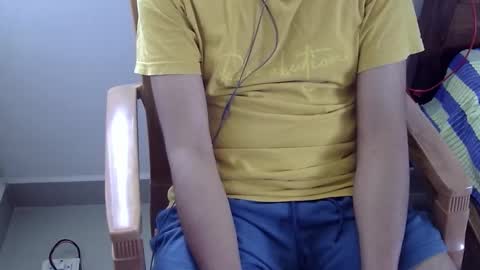 Snapshot of marinavine chatting on 09/28/25, 05:57 The SHY UncutBoy online show from 09/28/25, 05:57