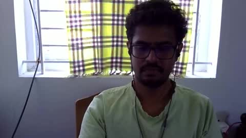 Snapshot of marinavine chatting on 10/01/25, 05:13 The SHY UncutBoy online show from 10/01/25, 05:13