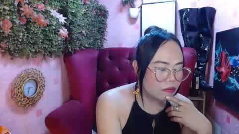 Snapshot of mariposa_911 chatting on 10/08/25, 10:29 LEAH online show from 10/08/25, 10:29