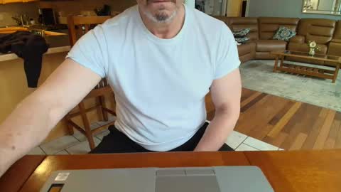 Snapshot of mark48130 chatting on 02/27/25, 03:15 Mark online show from 02/27/25, 03:15