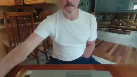 Snapshot of mark48130 chatting on 10/11/25, 06:28 Mark online show from 10/11/25, 06:28