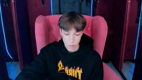 Mark online show from 11/07/25, 03:23