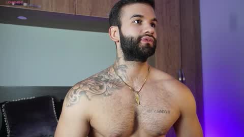 Snapshot of mark_hazze chatting on 10/13/25, 08:42 Mark online show from 10/13/25, 08:42