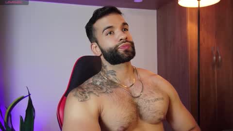 Snapshot of mark_hazze chatting on 11/15/25, 09:54 Mark online show from 11/15/25, 09:54