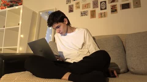 Mark online show from 10/29/25, 01:35