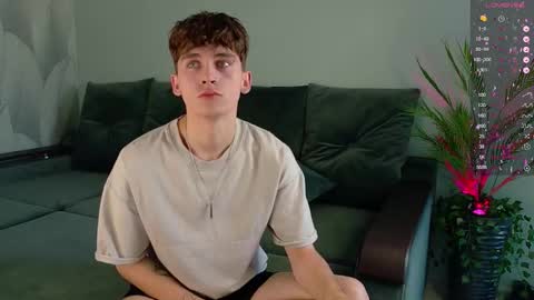 Snapshot of mark_safr chatting on 09/21/25, 07:54 Mark online show from 09/21/25, 07:54