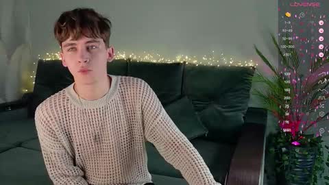 Snapshot of mark_safr chatting on 09/23/25, 10:18 Mark online show from 09/23/25, 10:18