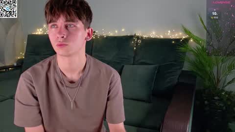 Snapshot of mark_safr chatting on 09/30/25, 01:38 Mark online show from 09/30/25, 01:38