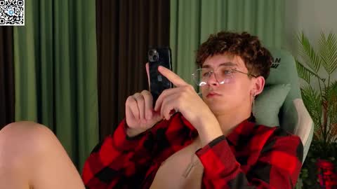 Snapshot of mark_safr chatting on 10/06/25, 07:33 Mark online show from 10/06/25, 07:33