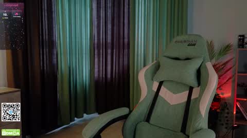 Snapshot of mark_safr chatting on 10/14/25, 03:51 Mark online show from 10/14/25, 03:51