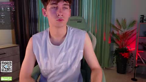 Snapshot of mark_safr chatting on 10/15/25, 02:11 Mark online show from 10/15/25, 02:11