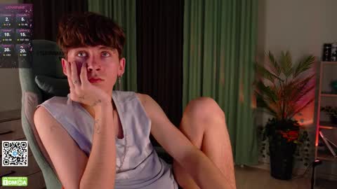 Snapshot of mark_safr chatting on 10/16/25, 02:18 Mark online show from 10/16/25, 02:18