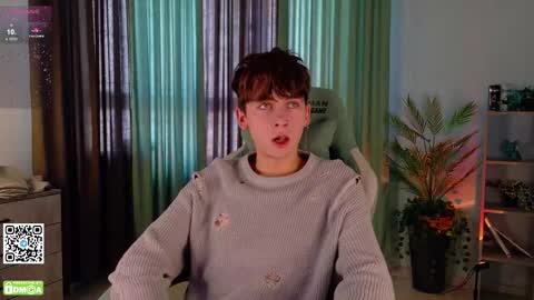 Snapshot of mark_safr chatting on 10/18/25, 07:20 Mark online show from 10/18/25, 07:20