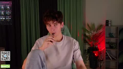 Snapshot of mark_safr chatting on 10/27/25, 12:20 Mark online show from 10/27/25, 12:20