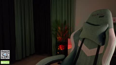 Snapshot of mark_safr chatting on 11/17/25, 03:07 Mark online show from 11/17/25, 03:07