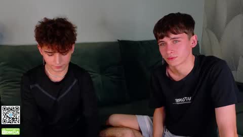 Snapshot of mark_safr chatting on 11/25/25, 01:55 Mark online show from 11/25/25, 01:55