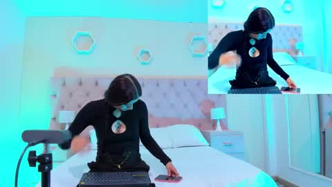 markandphilip  online show from 09/14/25, 12:15