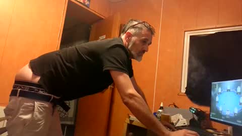 markbcnx online show from 09/30/25, 10:04