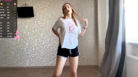 Snapshot of marlenagehlert chatting on 10/07/25, 01:08 Olivia online show from 10/07/25, 01:08