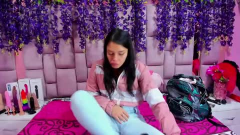Snapshot of marlyanal chatting on 02/18/25, 01:33 Marly Anal online show from 02/18/25, 01:33