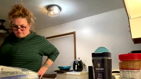 Snapshot of maroon_moon chatting on 02/21/25, 12:49 maroon_moon online show from 02/21/25, 12:49