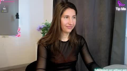 Snapshot of marrycolins chatting on 11/06/25, 04:02 marrycolins online show from 11/06/25, 04:02