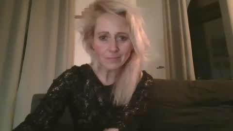 Snapshot of marrygorund chatting on 01/23/25, 02:44 MaryGoRound online show from 01/23/25, 02:44