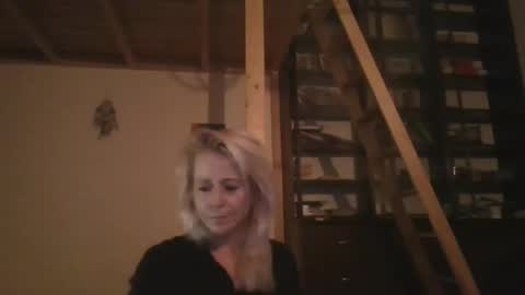 Snapshot of marrygorund chatting on 01/26/25, 03:06 MaryGoRound online show from 01/26/25, 03:06