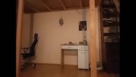 Snapshot of marrygorund chatting on 02/01/25, 05:28 MaryGoRound online show from 02/01/25, 05:28