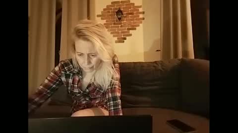 Snapshot of marrygorund chatting on 02/05/25, 03:55 MaryGoRound online show from 02/05/25, 03:55