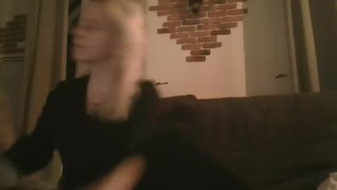 Snapshot of marrygorund chatting on 03/09/25, 12:21 MaryGoRound online show from 03/09/25, 12:21