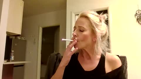 Snapshot of marrygorund chatting on 11/02/25, 04:42 MaryGoRound online show from 11/02/25, 04:42