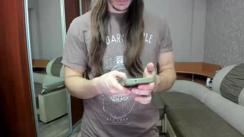 Snapshot of marryplz chatting on 11/18/25, 01:15 Alan online show from 11/18/25, 01:15