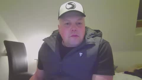 Snapshot of mars0481 chatting on 11/18/25, 10:14 mars0481 online show from 11/18/25, 10:14