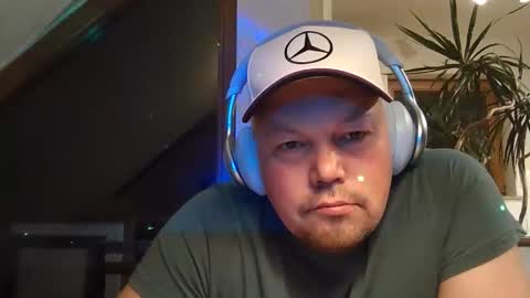 Snapshot of mars0481 chatting on 11/28/25, 09:06 mars0481 online show from 11/28/25, 09:06