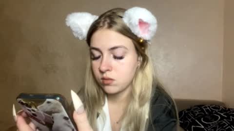 Snapshot of martadoe chatting on 10/28/25, 09:06 Marta online show from 10/28/25, 09:06