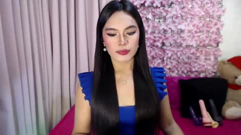 Snapshot of martha_fox chatting on 01/08/25, 06:52 DONT FORGET TO FOLLOW ME AND GIVE ME A THUMBS UP GUYS- martha online show from 01/08/25, 06:52