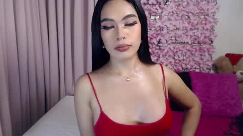 Snapshot of martha_fox chatting on 02/15/25, 09:05 DONT FORGET TO FOLLOW ME AND GIVE ME A THUMBS UP GUYS- martha online show from 02/15/25, 09:05