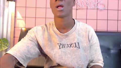 Snapshot of martin_killer chatting on 10/17/25, 01:31 Martin online show from 10/17/25, 01:31